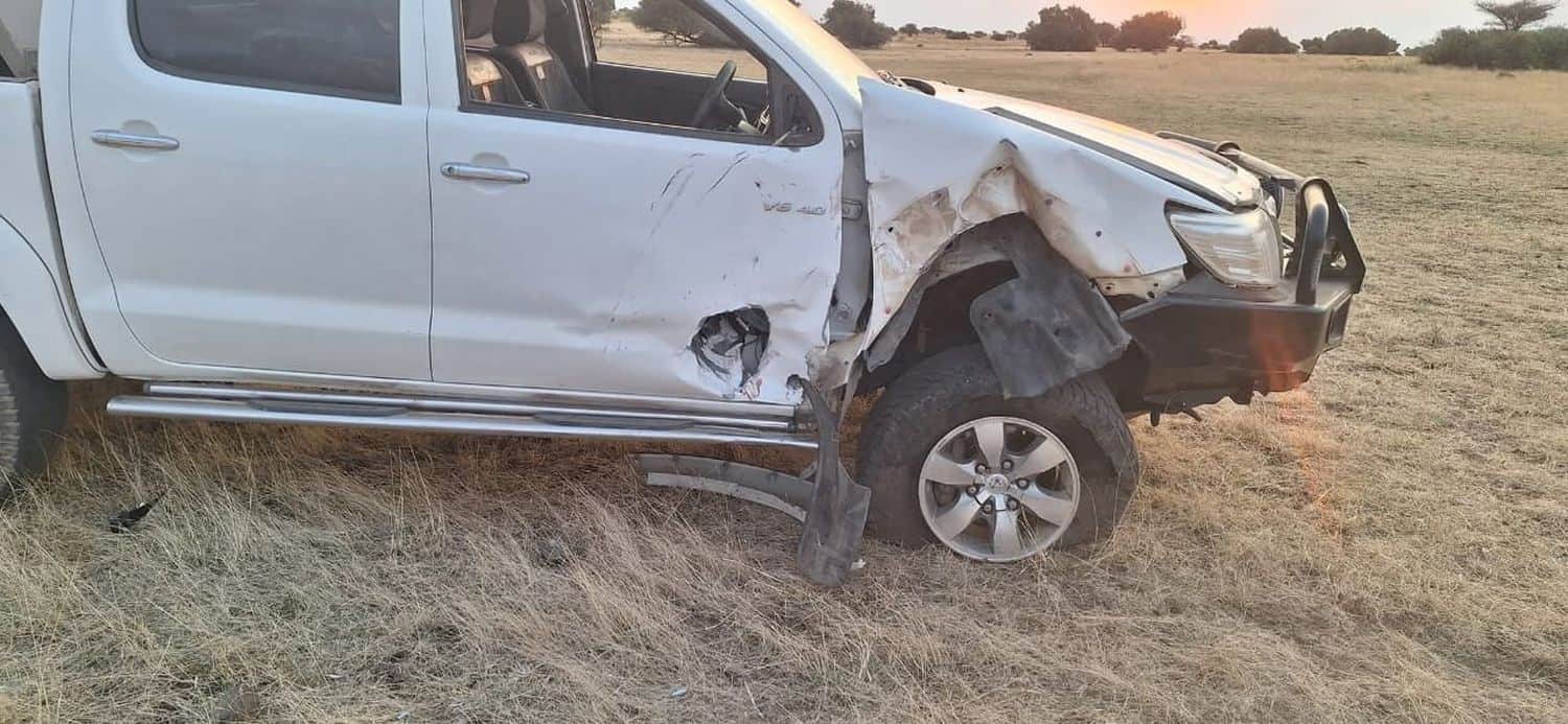 Rhino destroys bakkie Willie Viljoen