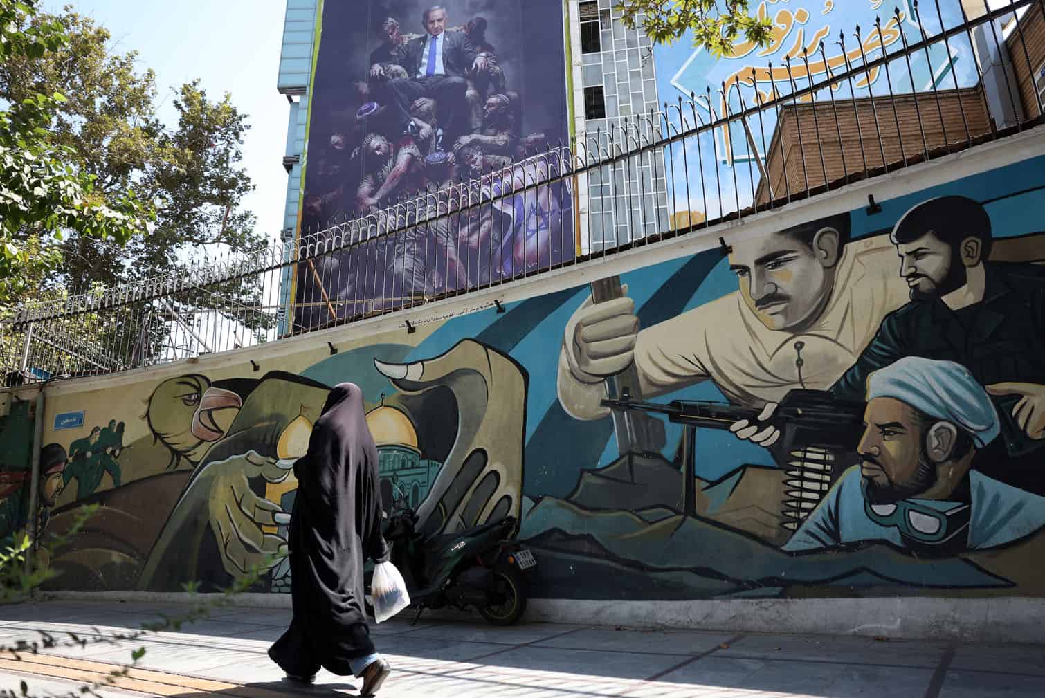 Anti-US and Anti-Israeli billboard in Tehran
