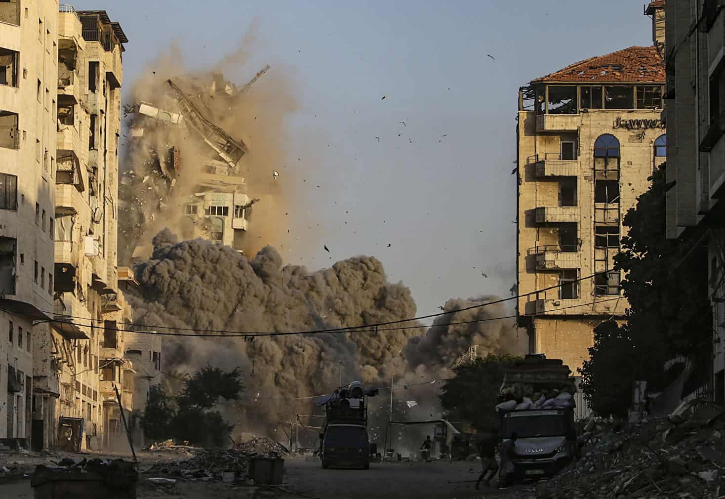 Israeli airstrike hits multistory building in Gaza City