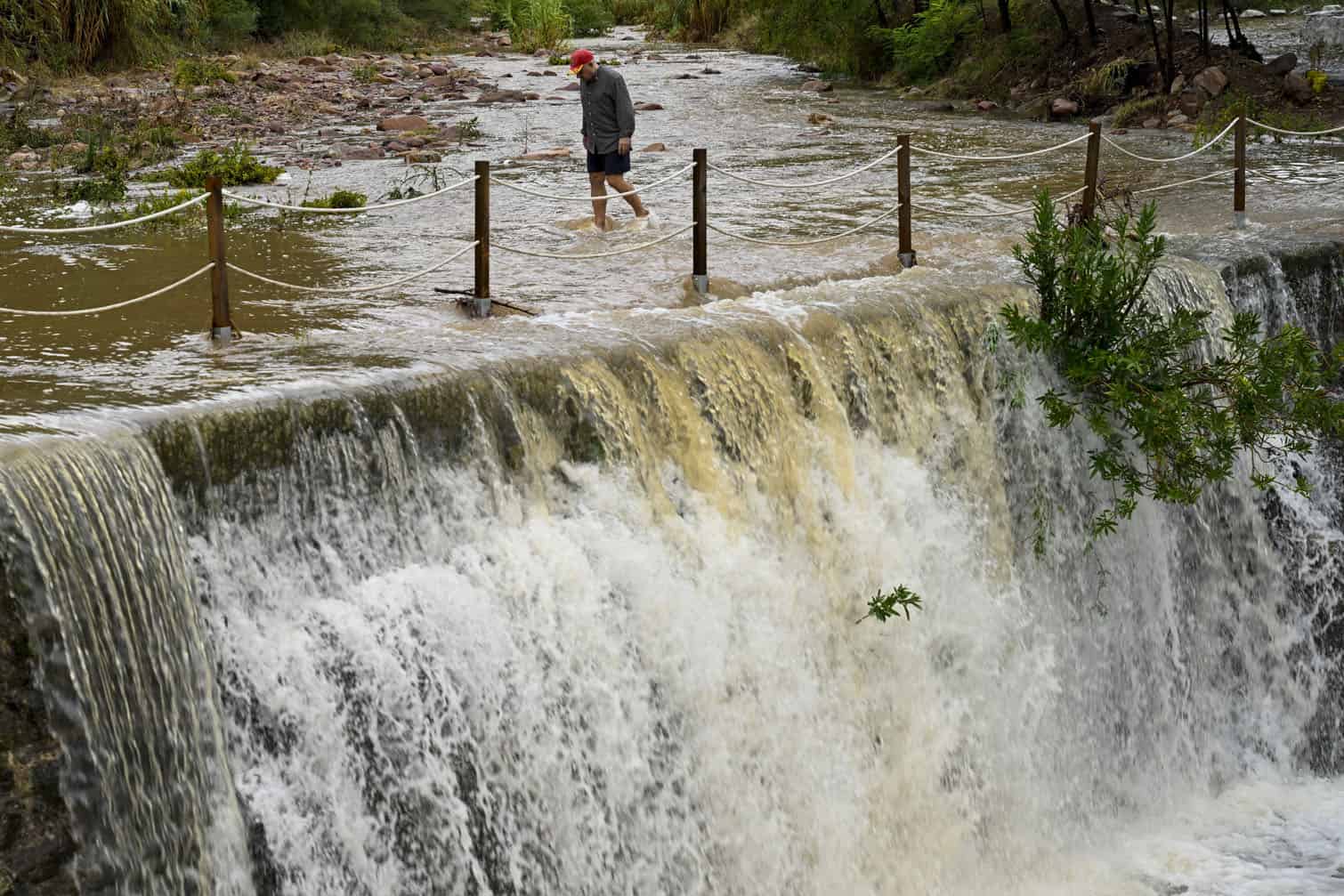 Authorities issued an red alert for heavy rainfalls in Valencia region