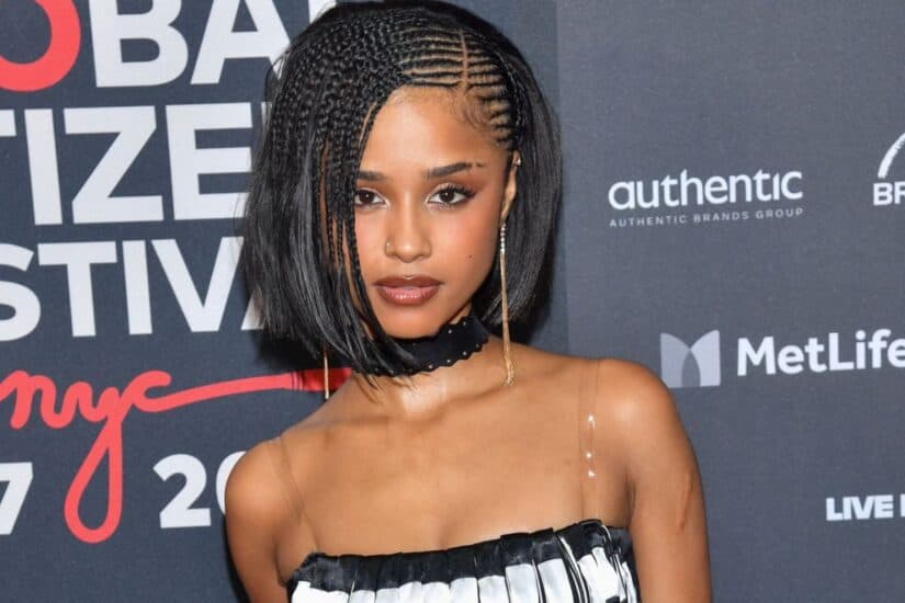 Tyla posing for a camera on the red carpet