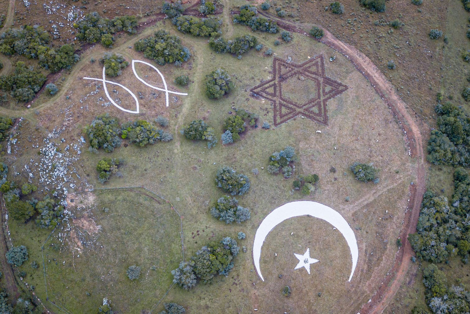 Jews and Muslims creating peace symbol in Uruguay