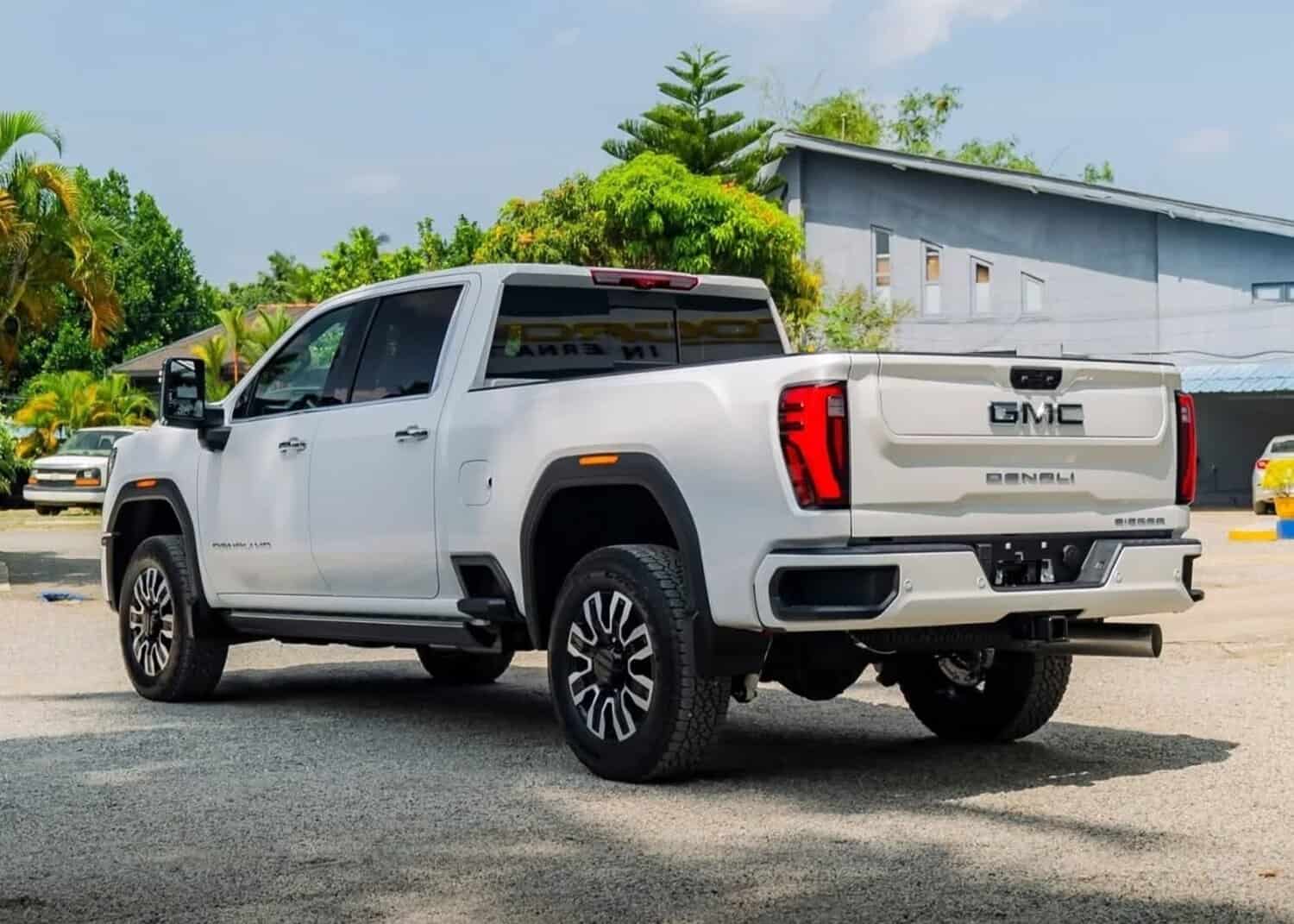 Rospa International prices GMC Sierra and Yukon XL in South Africa