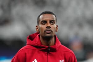 Isak-less Liverpool look to hit stride, Man City 'back' to their best