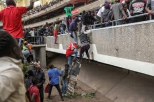 Chaos as security forces fire on mourners for Kenyan politician Odinga