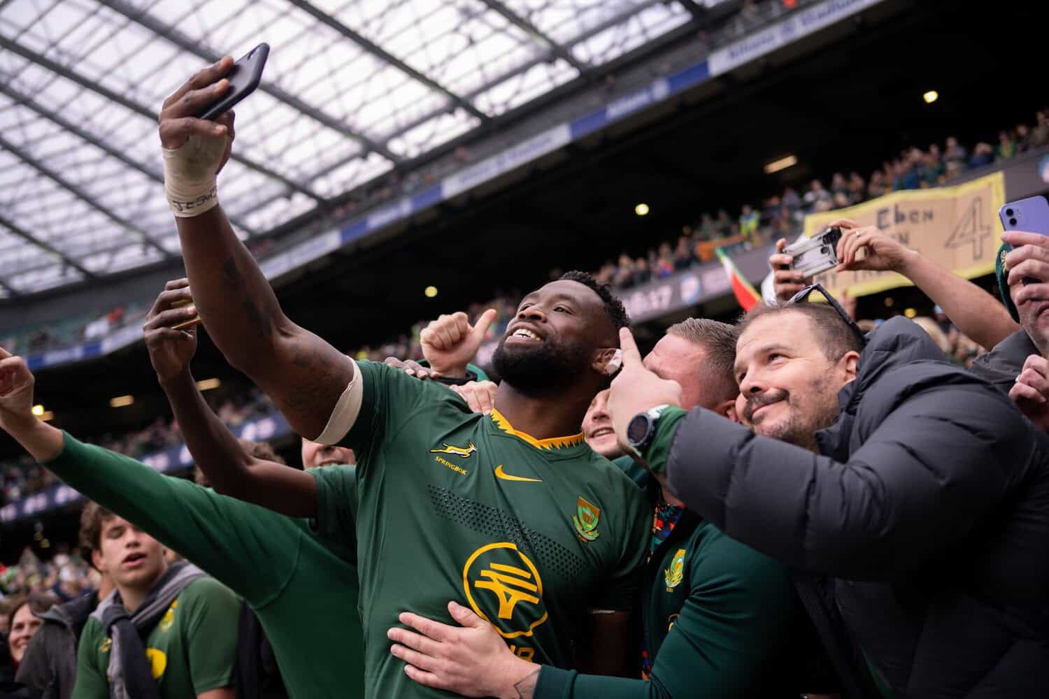 Siya Kolisi and Bok fans