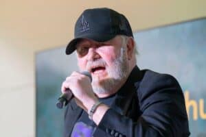 Leon Schuste