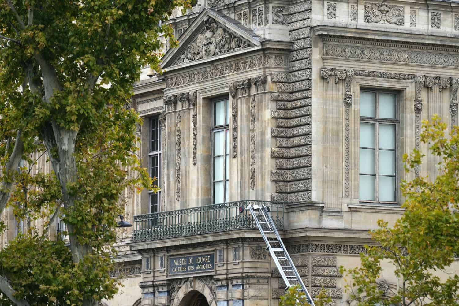 Louvre Museum robbery theft jewels