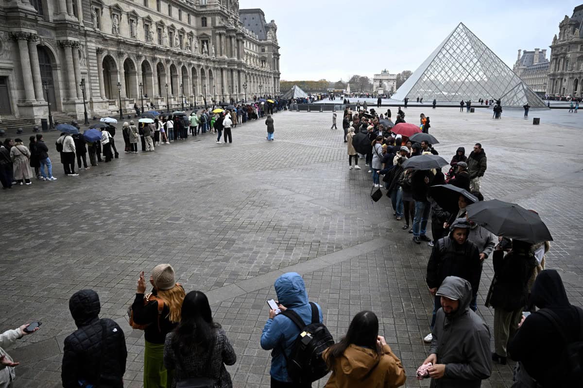 Louvre closes for second day as France hunts jewel thieves