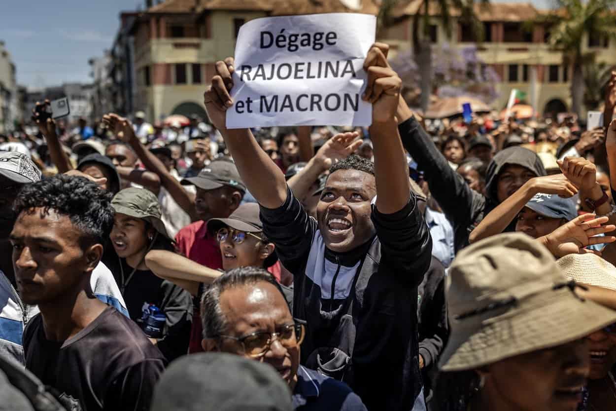 Madagascar president hangs on to power as thousands protest