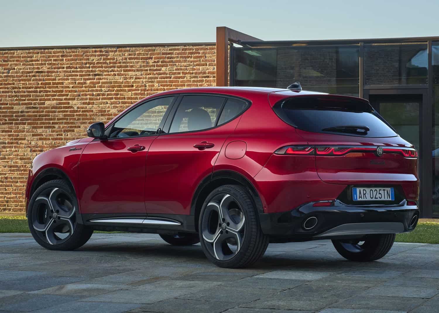 Alfa Romeo reveals facelift Tonale