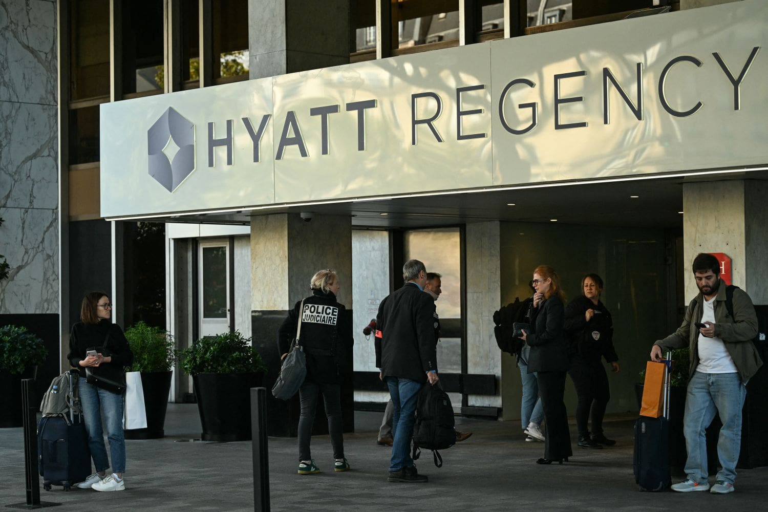 Nathi Mthethwa death Paris Hyatt Regency Paris Etoile hotel