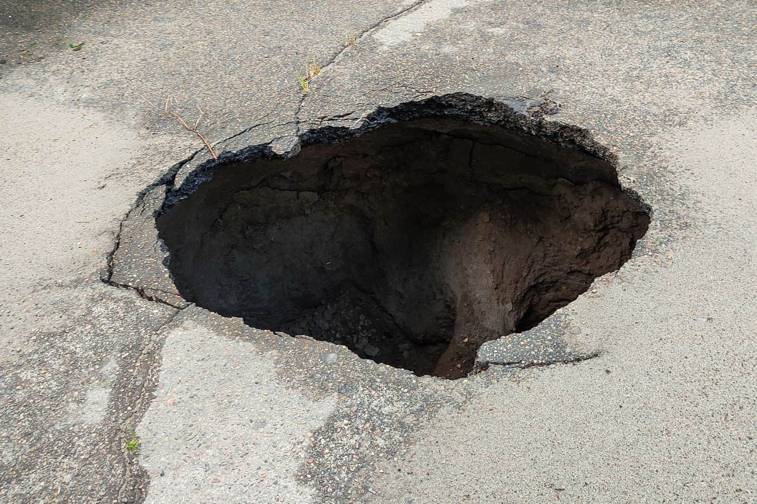 Gauteng Roads and Transport on sinkhole detected along Hendrik Potgieter Drive