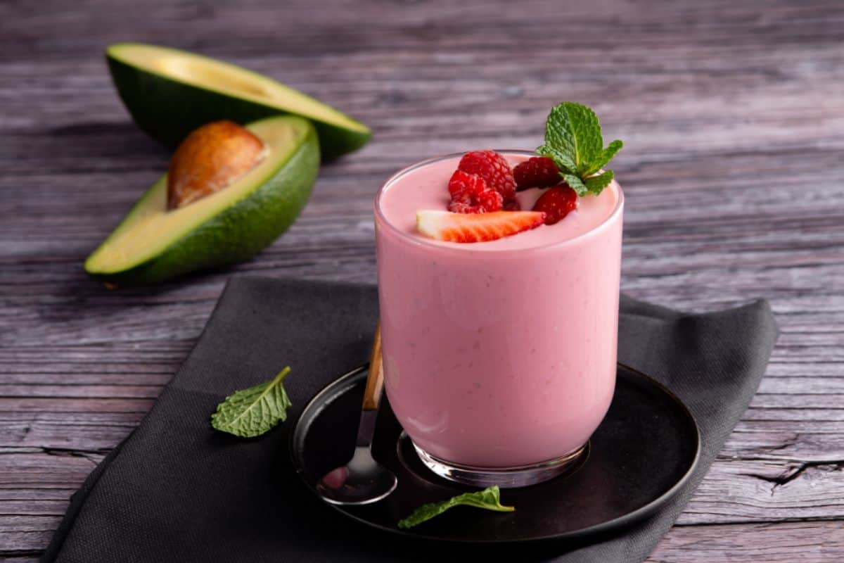 Avocado merry-berry smoothie