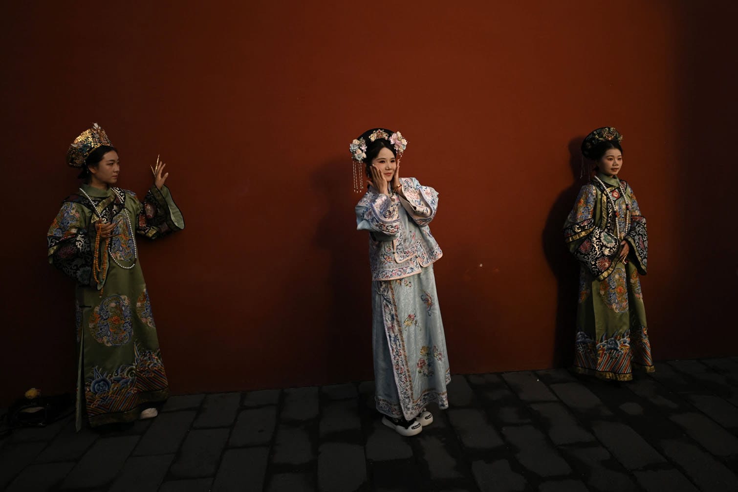 Women wearing traditional Chinese costumes