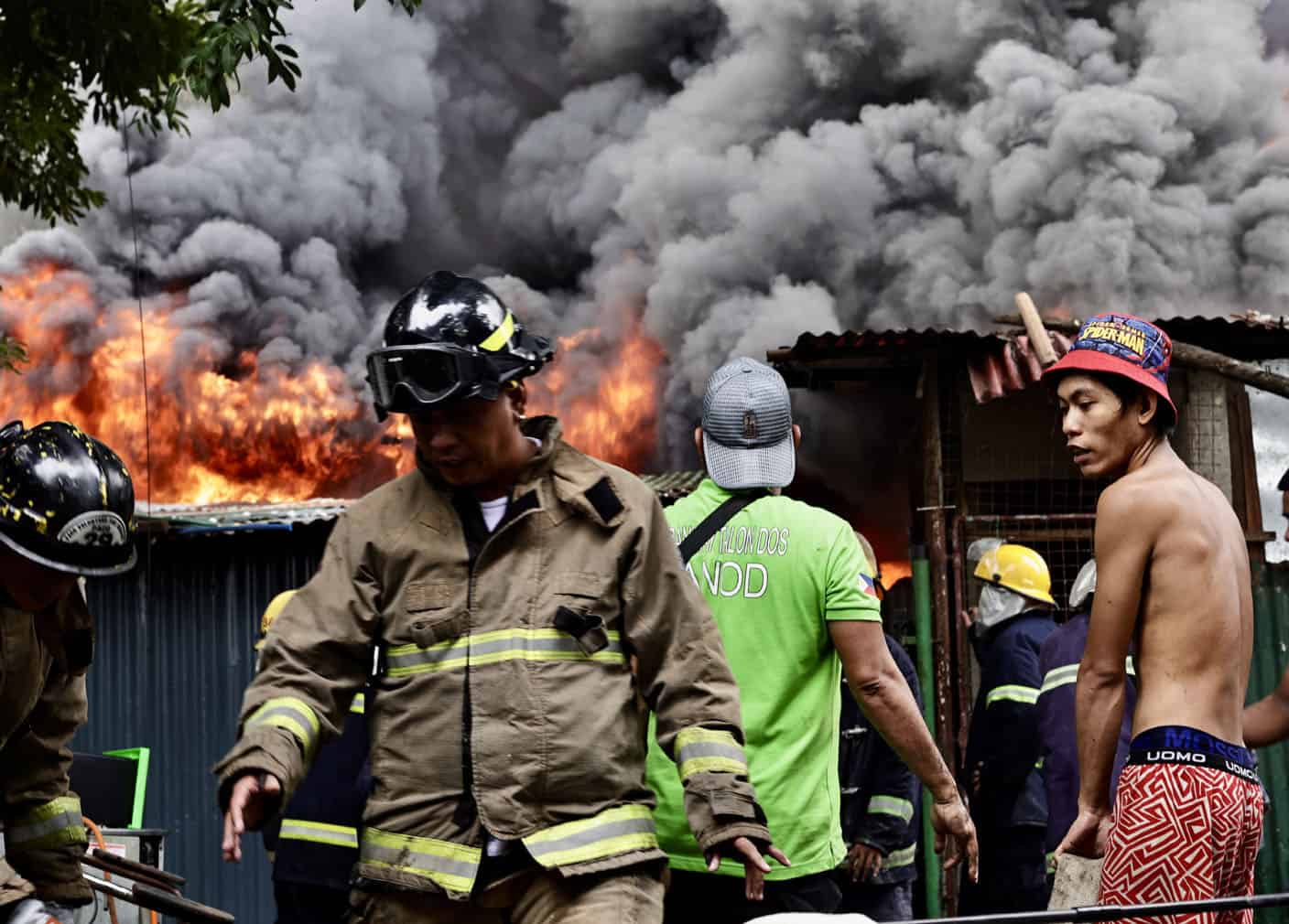 A fire hits a residential area in Las Pinas city