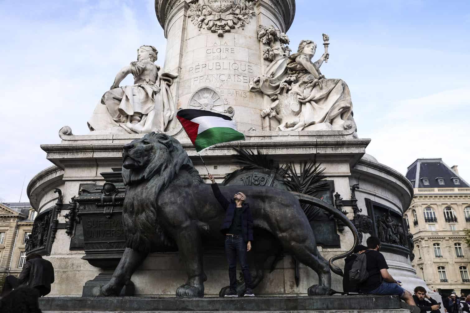 Protest in Paris in support of the Palestinian people and the Global Sumud Flotilla