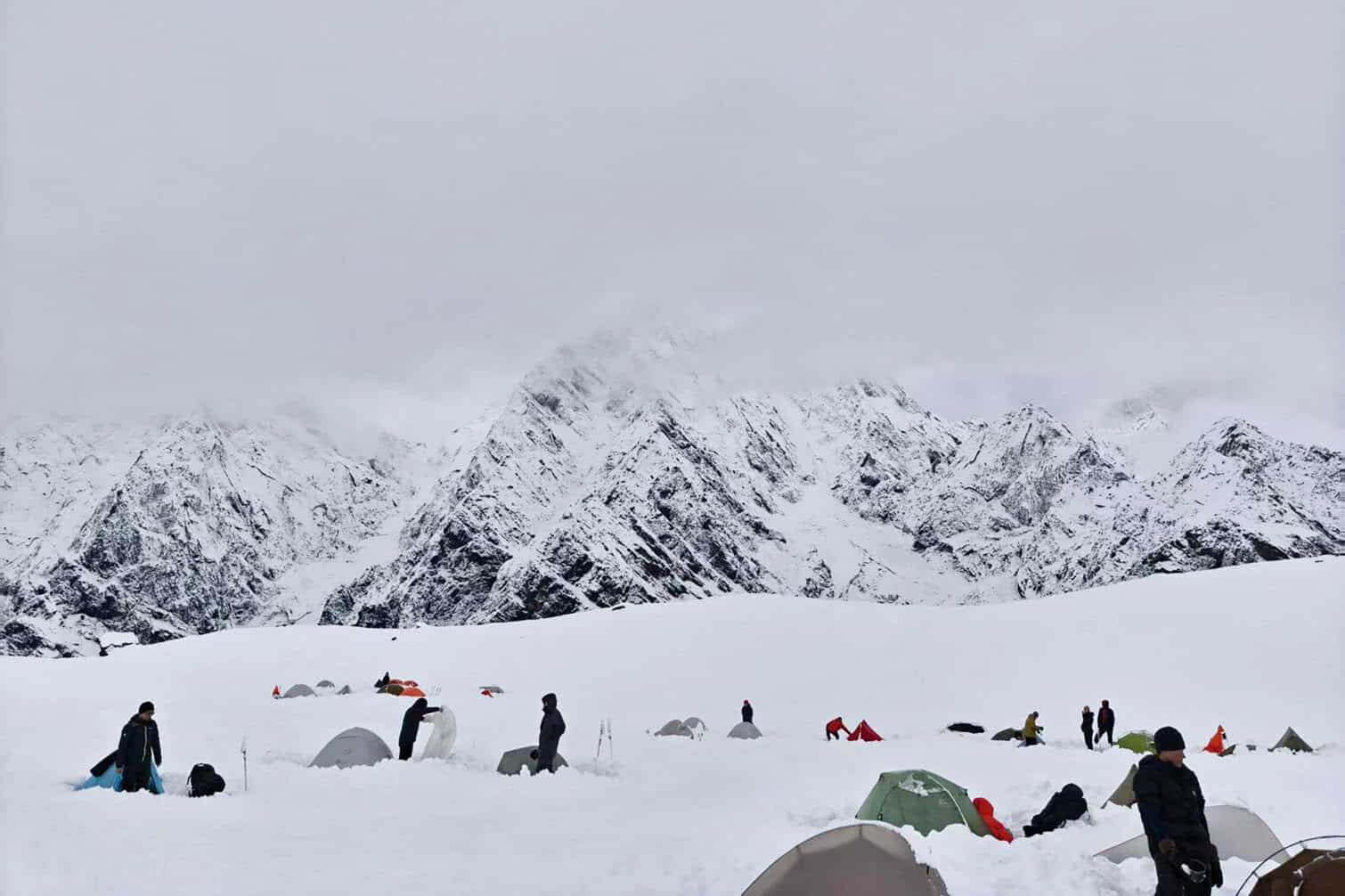 hikers amid deep snow at Tangxiang camp