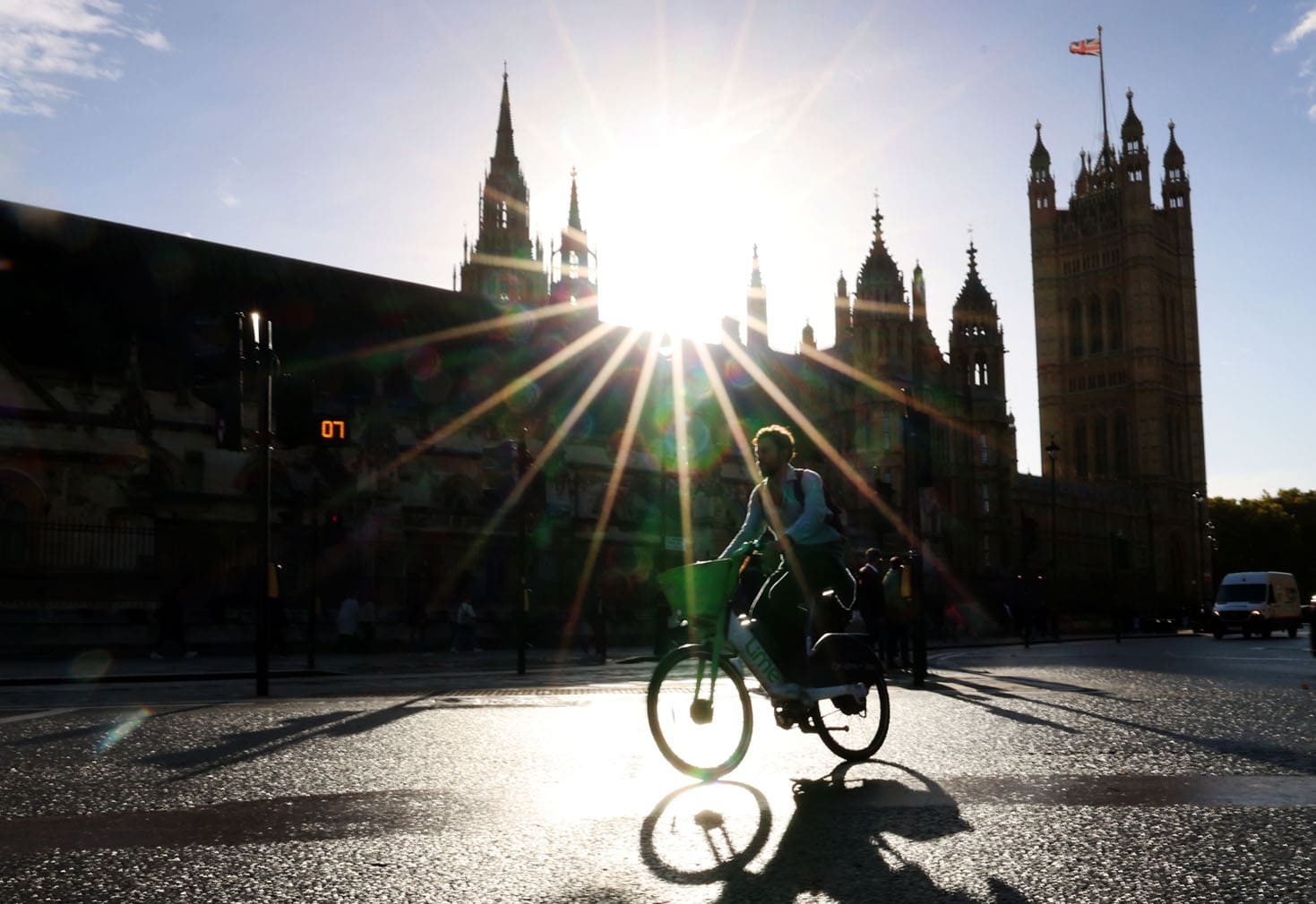 Cycling study in London reveals 'near misses' worst at rush hour