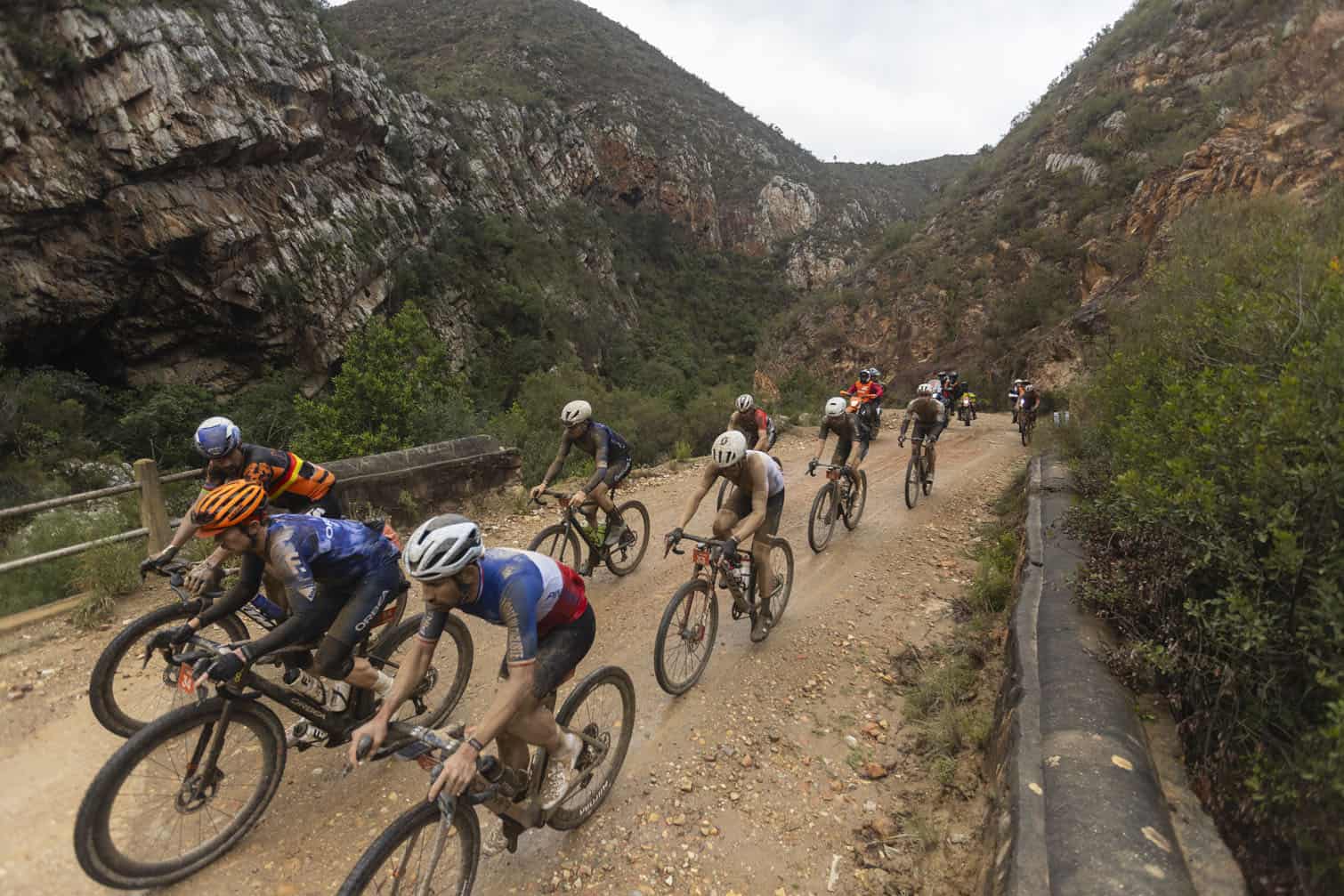 The professional peloton race ride the Prince Alfred's Pass