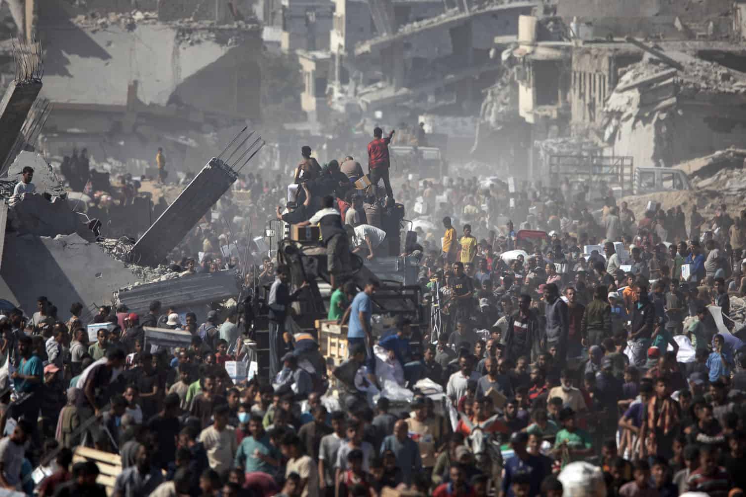 Trucks carrying aid arrive in Khan Yunis