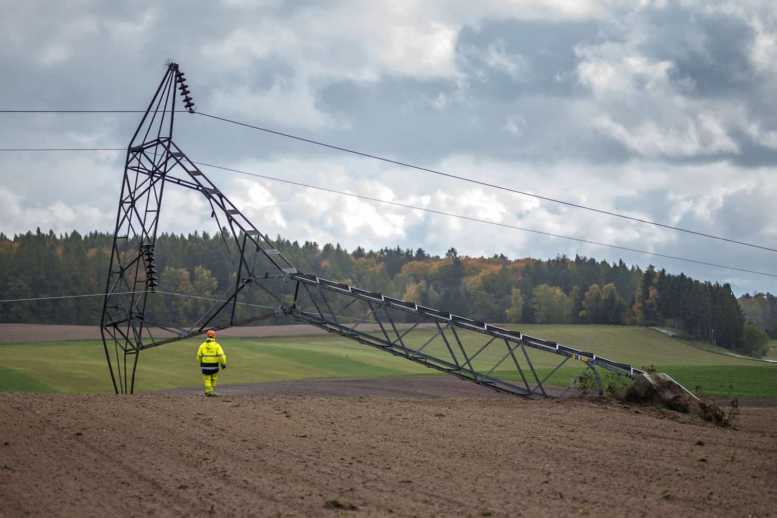An electricity pylon