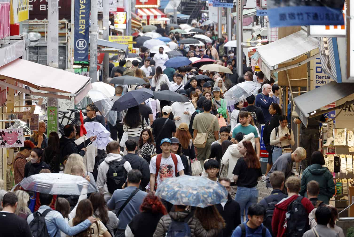 Japan sees surge in foreign visitors in September