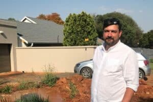Ward 99 councillor Hendrick Bodenstein visits Susman Avenue.