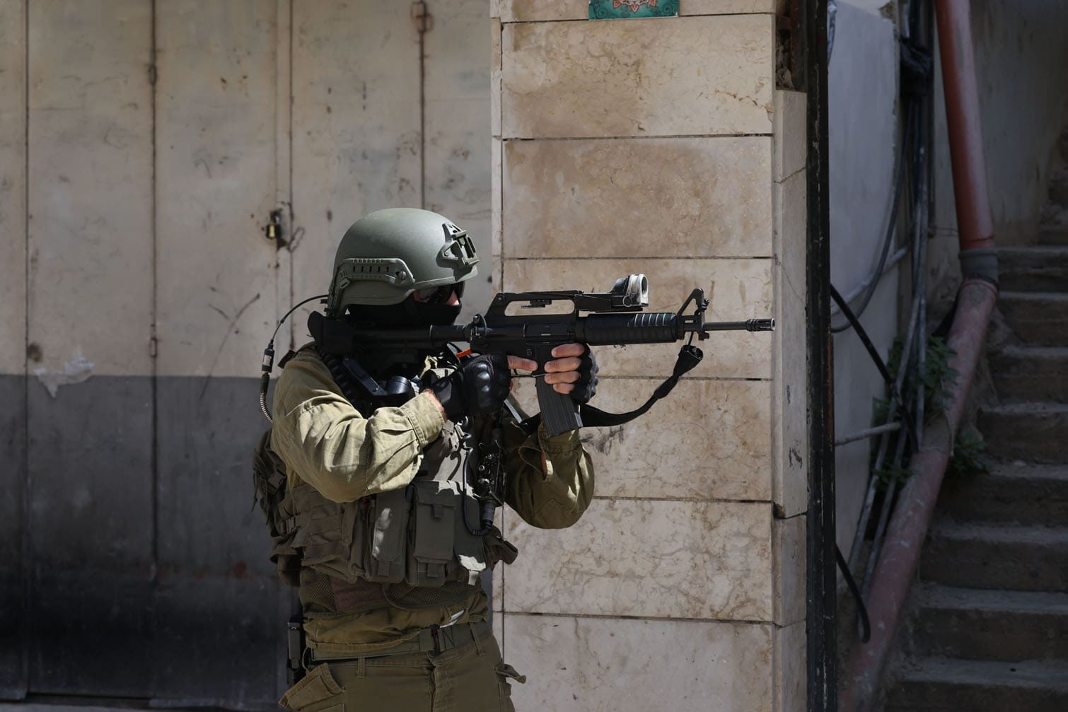 Israeli forces raid Nabus in West Bank
