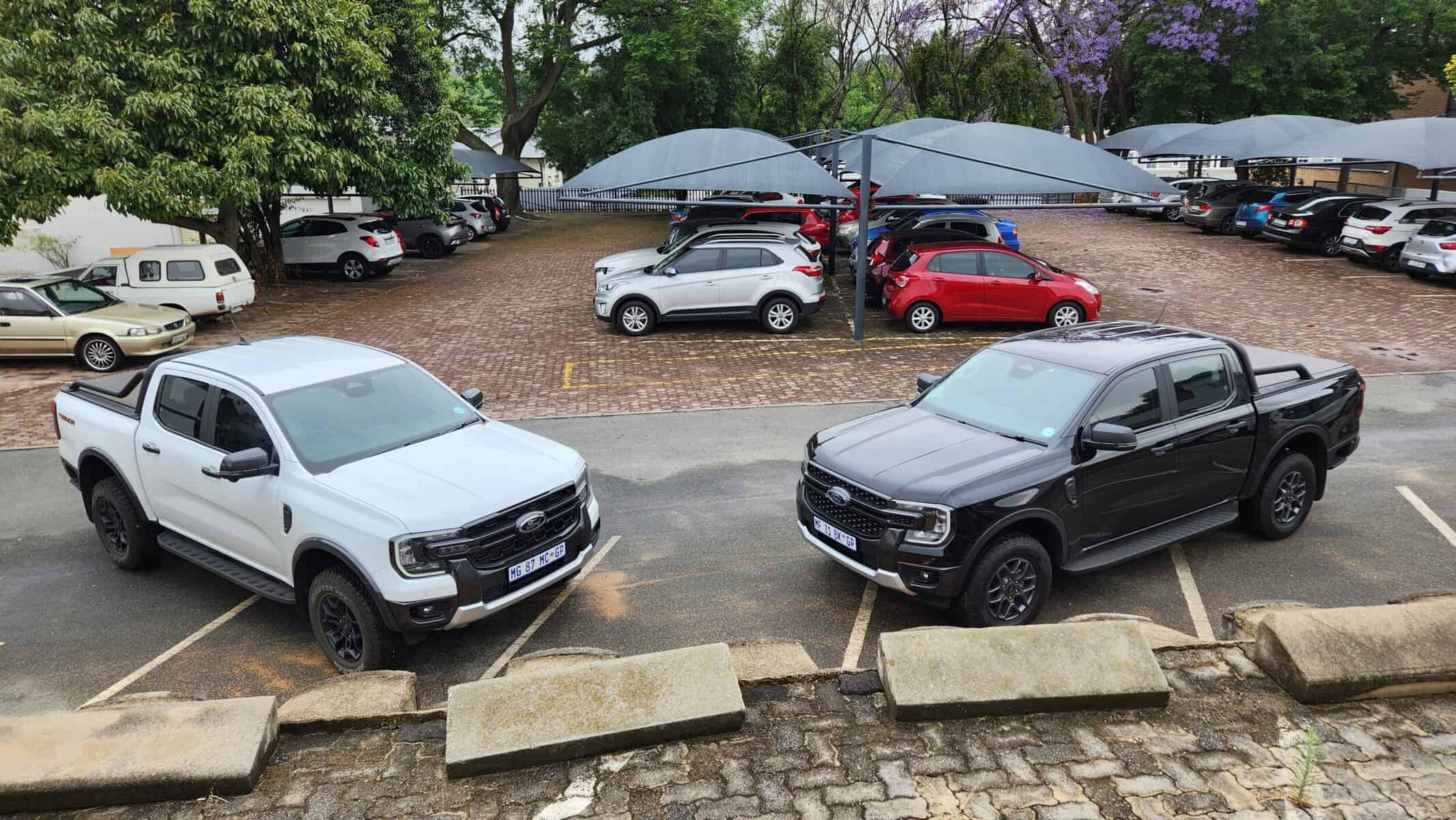 2 bakkies