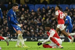 Arsenal held by 10-man Chelsea, Isak ends drought to fire Liverpool
