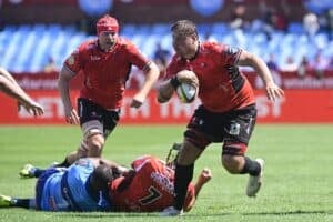 Lions lock Etienne Oosthuizen