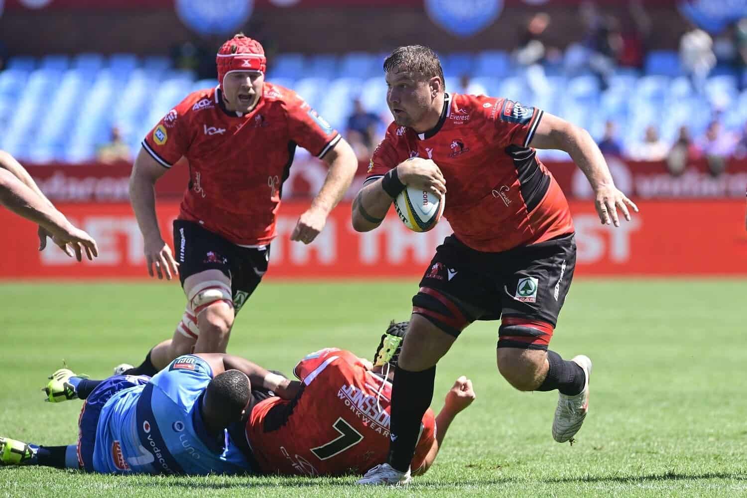 Lions lock Etienne Oosthuizen