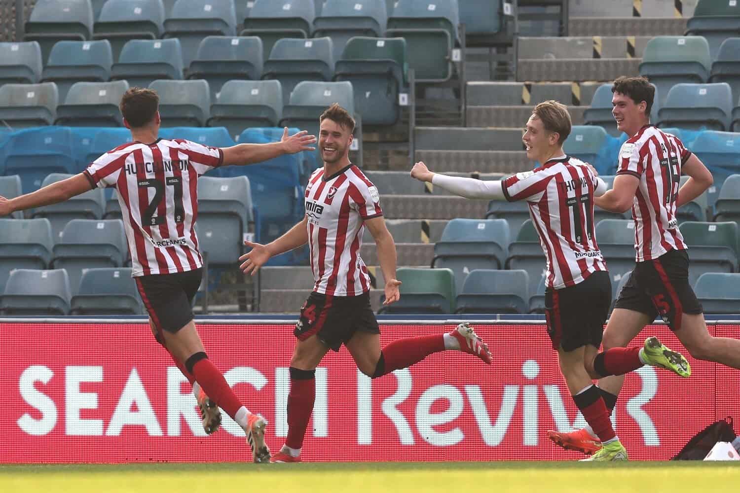 Cheltenham Town players