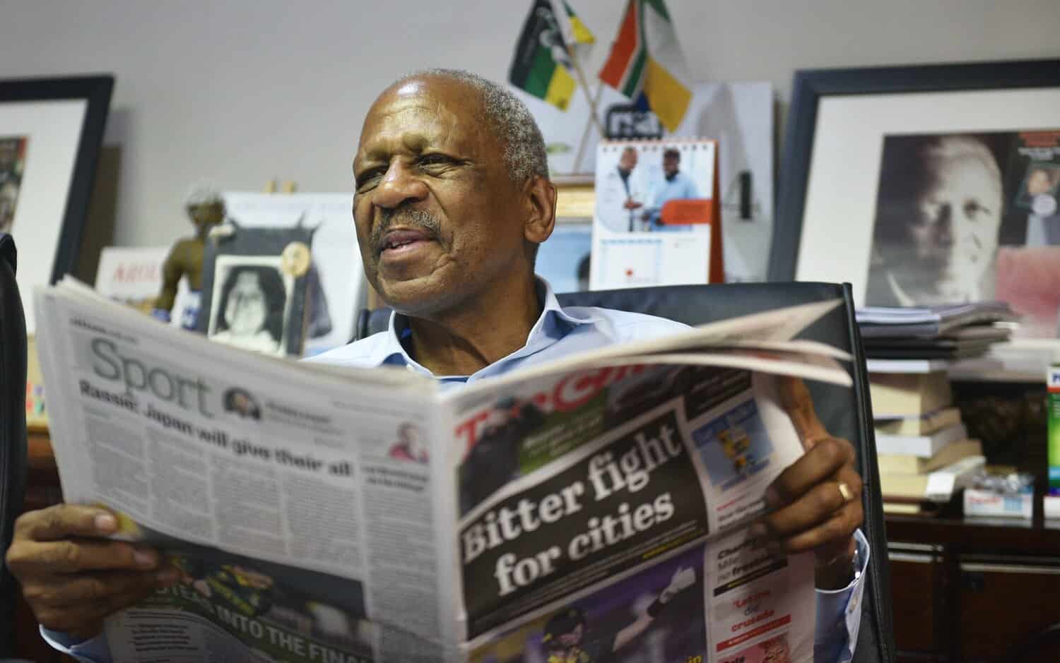 Mathews Phosa reading The Citizen