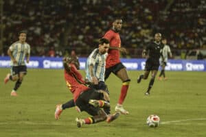 Messi scores as Argentina win in Angola