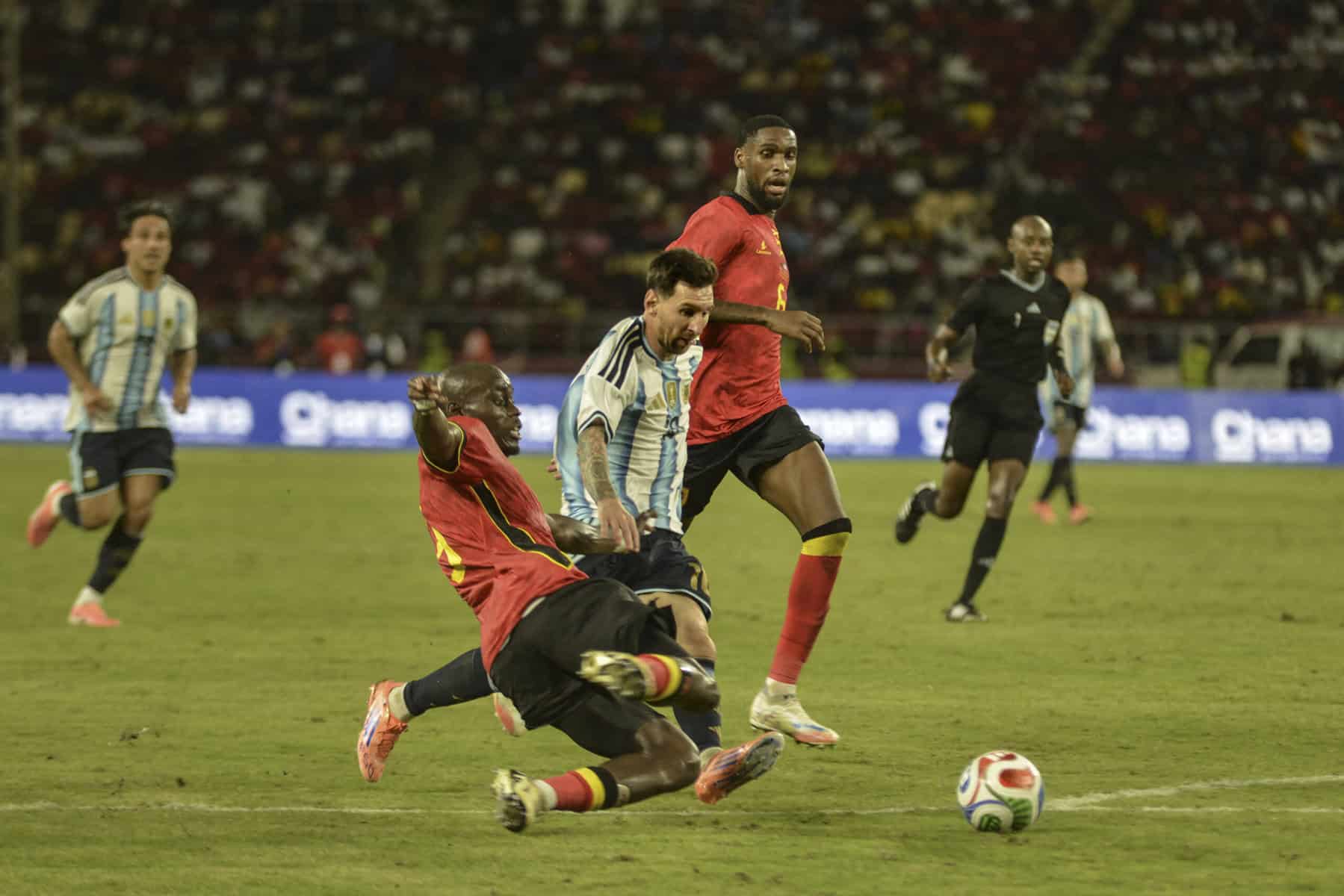 Messi scores as Argentina win in Angola