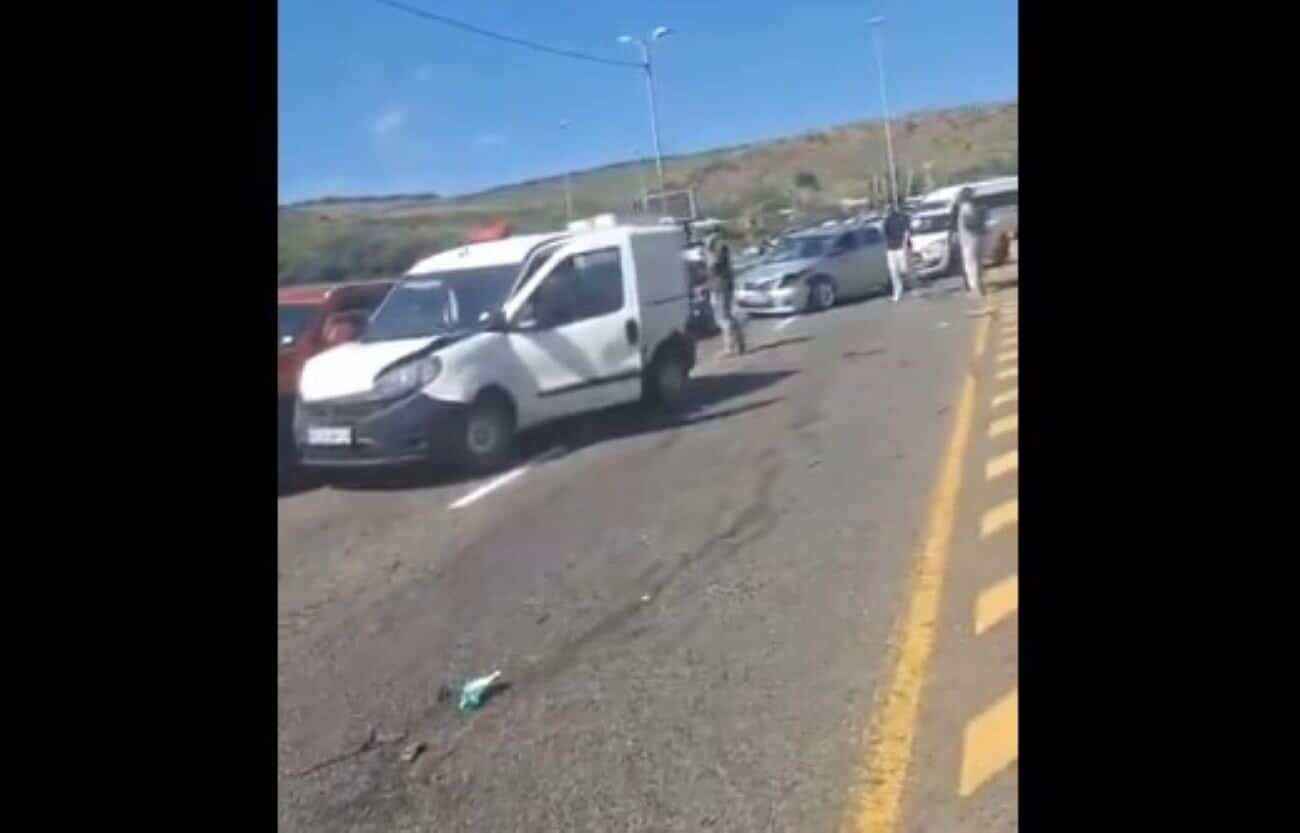 WATCH: Multiple vehicle crash shuts down R28 in Krugersdorp - motorists urged to avoid area