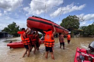 Philippines digs out from Typhoon Fung-wong as death toll climbs
