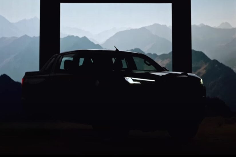 New Toyota Hilux debuting on 10 November