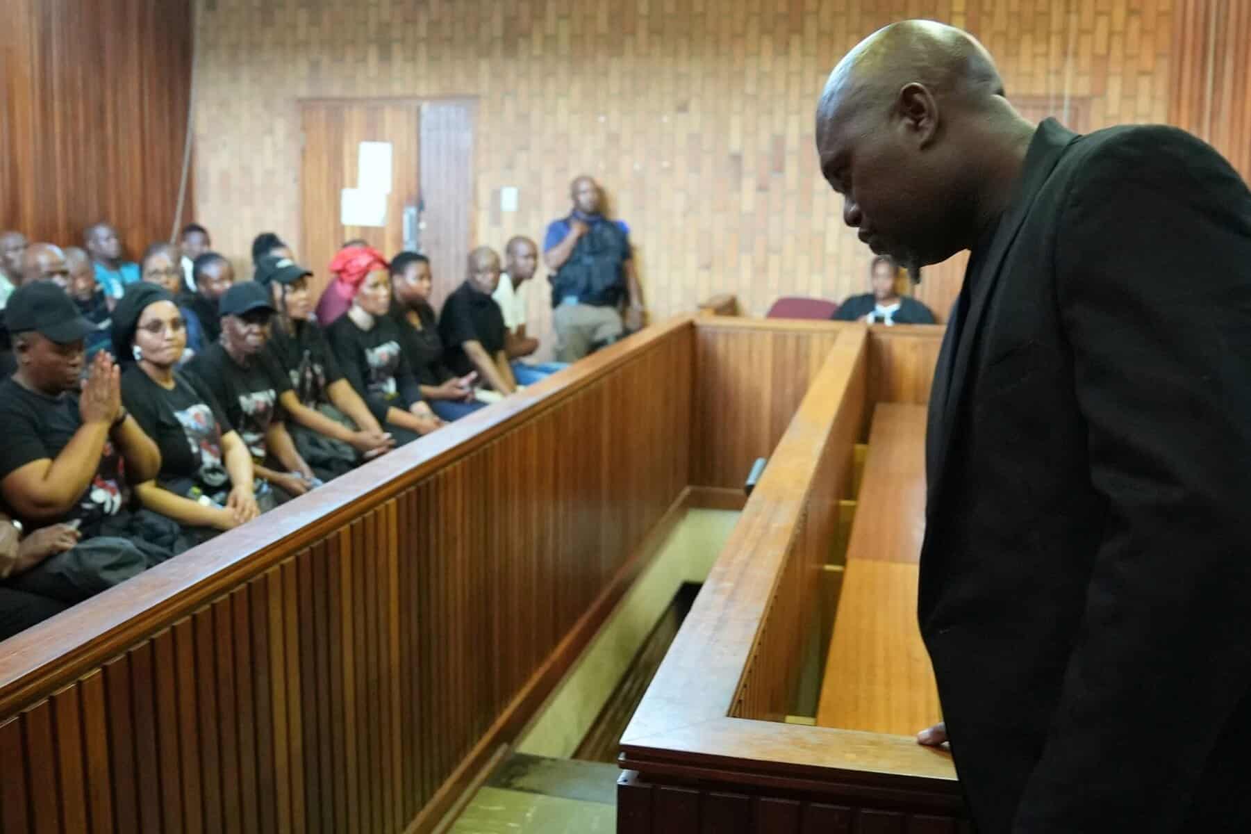 Ntshalintshali  stares down the Mafole family on leaving the dock. 