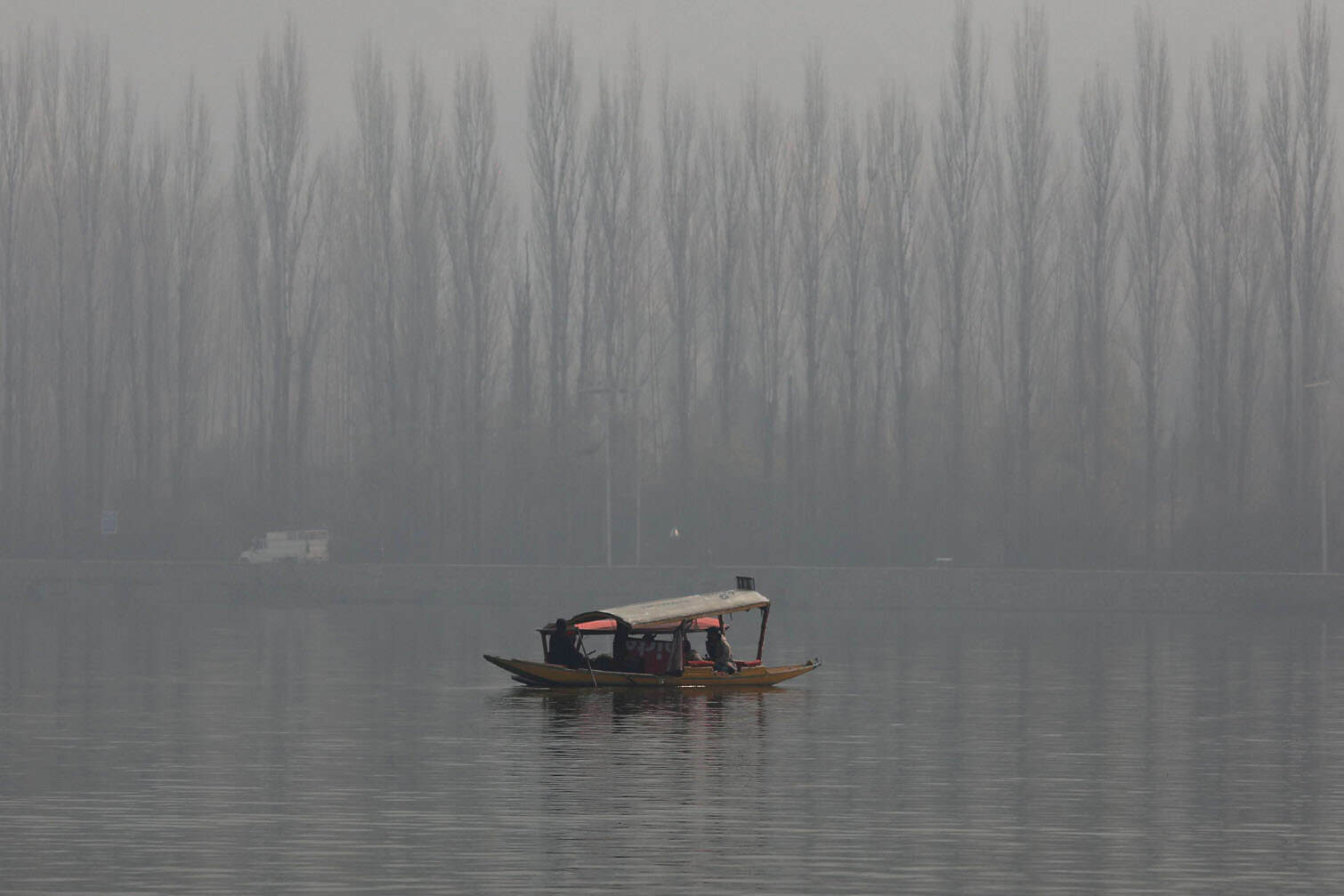 Severe cold wave grips Kashmir