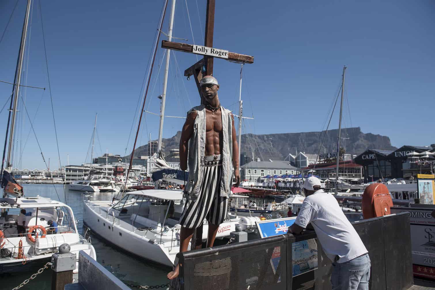 jolly roger pirate boat