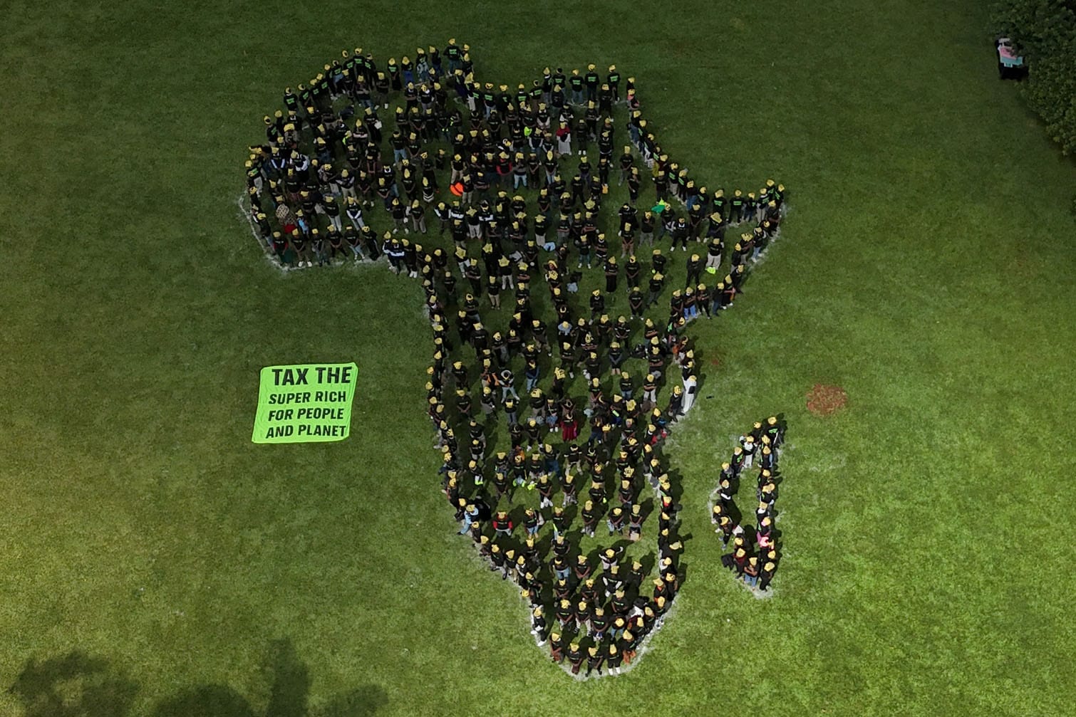 More than 300 Greenpeace Africa volunteers