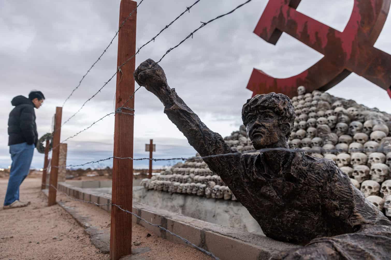 Liberty Sculpture Park displays political sculptures in California desert