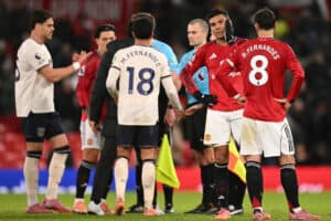 Man United rue missed chance in West Ham draw