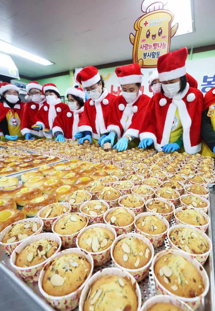 Relief group's charity event on Christmas Eve