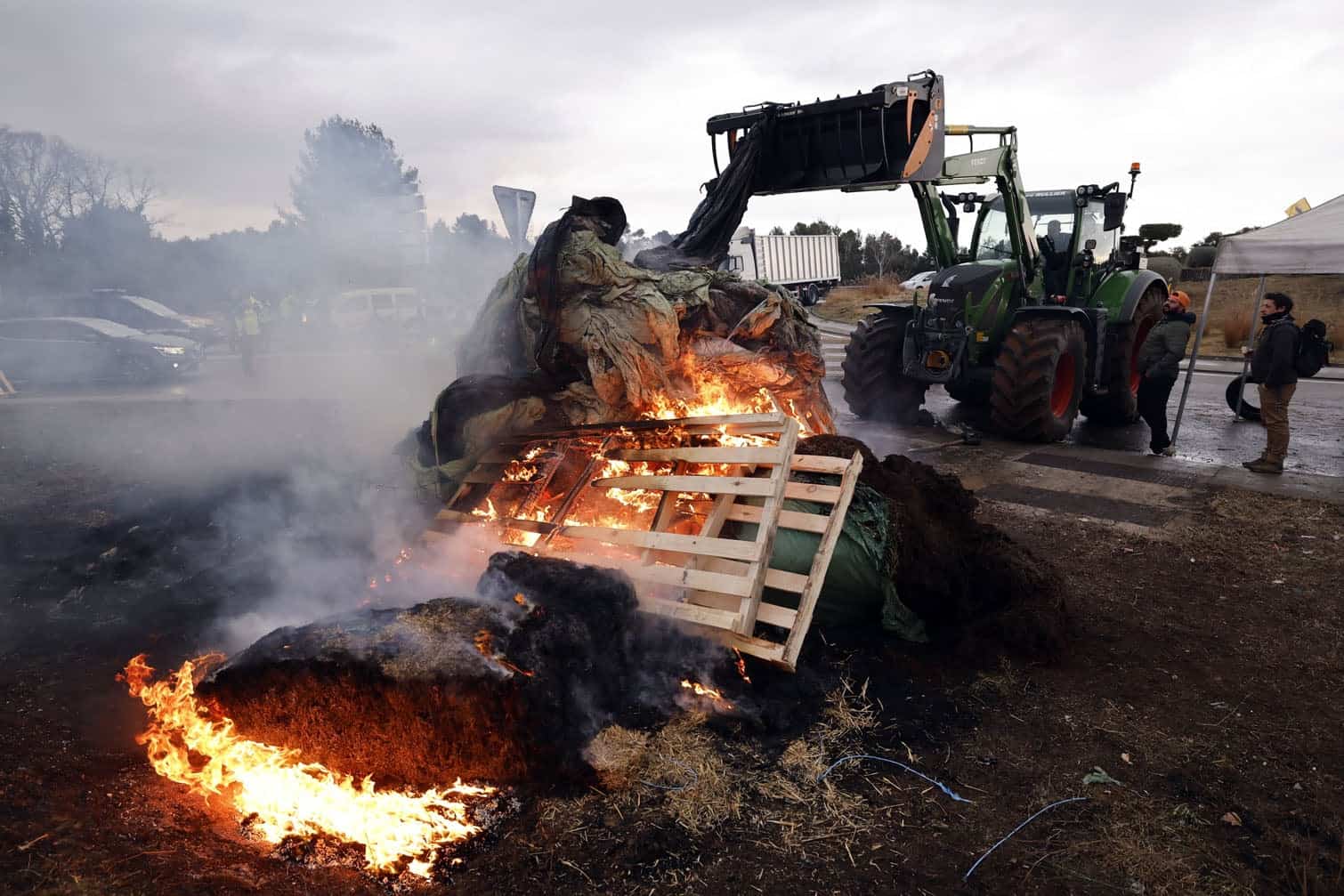 French farmers protest cow disease cull
