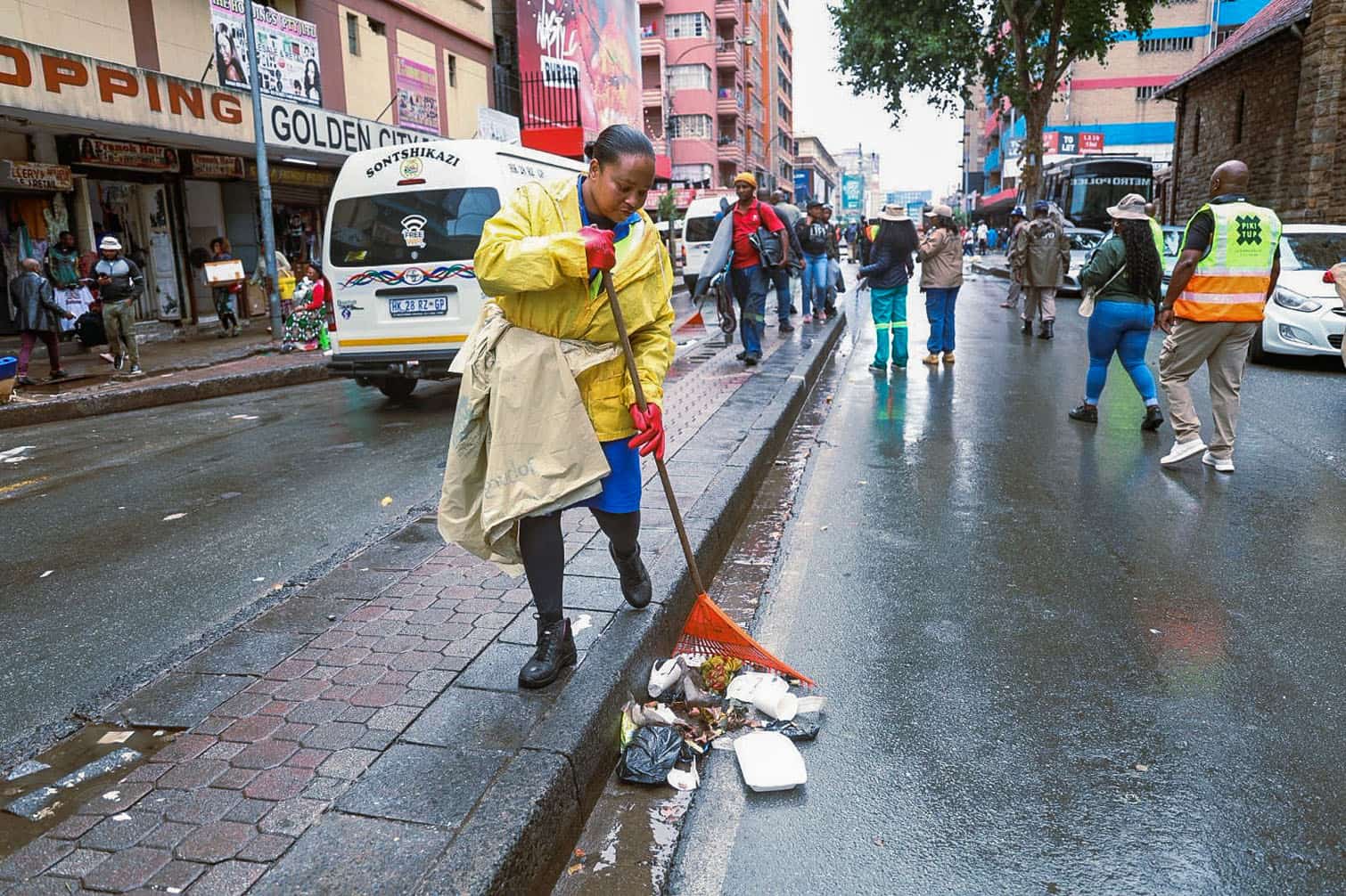 Johannesburg Executive Mayor Joins JMPD and DED Pickitup