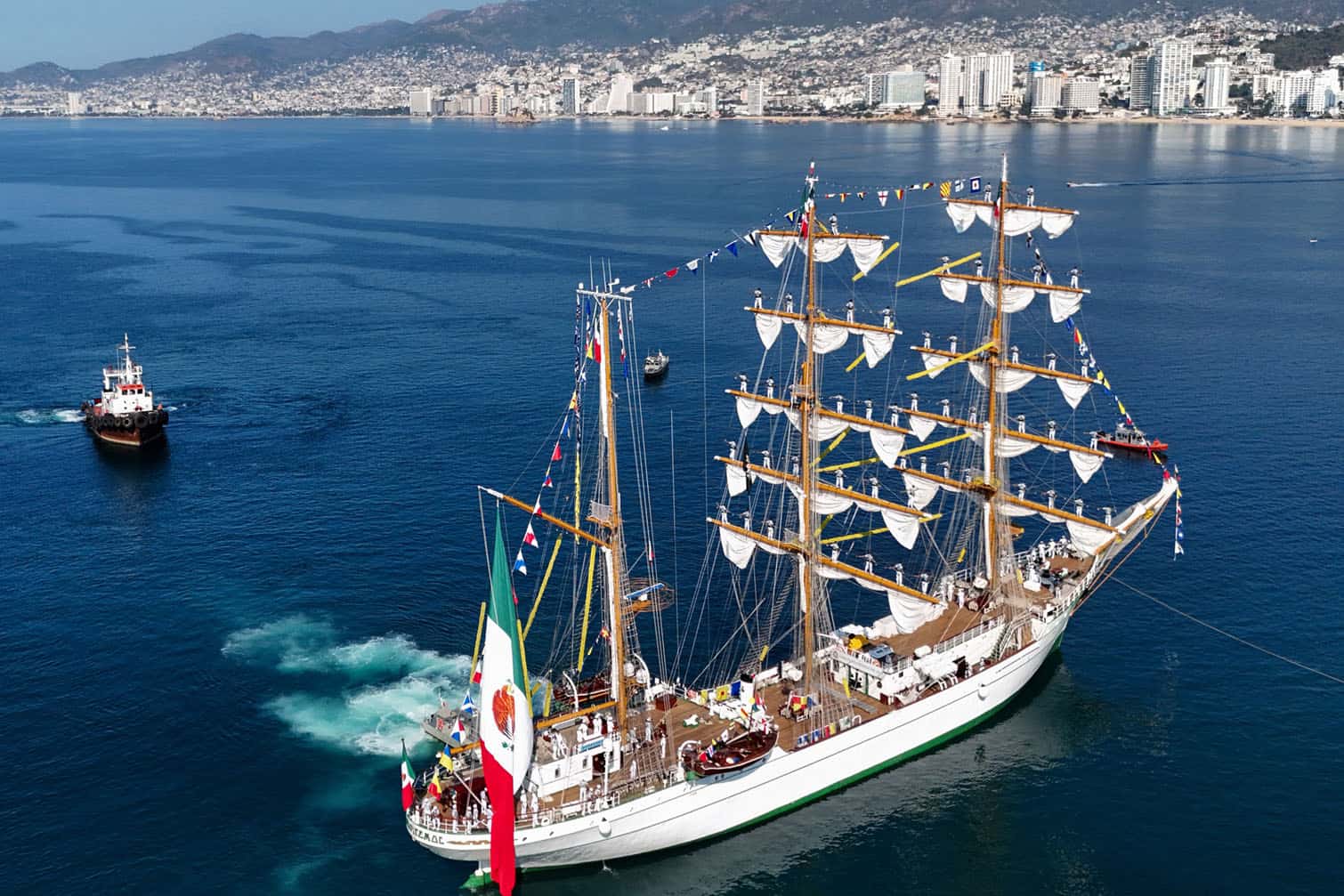 Mexican Navy training ship Cuauhtemoc returns to Acapulco Bay